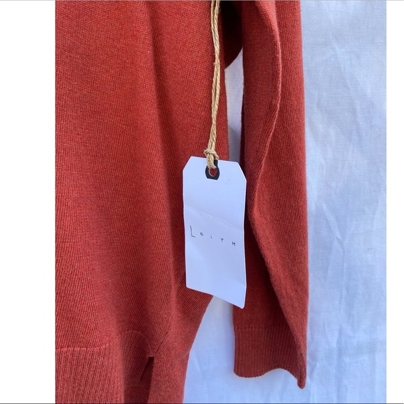 Leith Oversized V-neck Rust Sweater - Picture 4 of 10